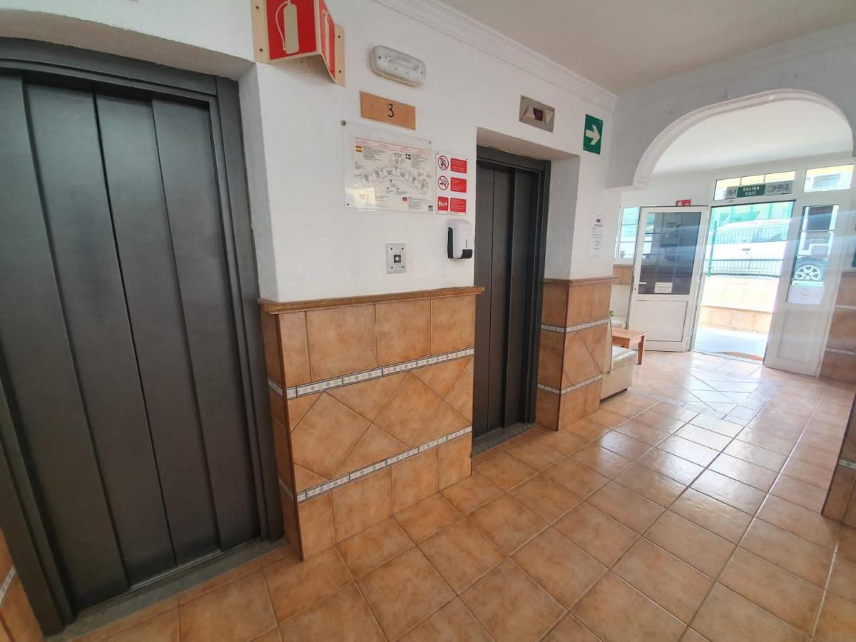 Ocean Front Cozy 2 Bedroom, 3 Beds Spacious- Netflix, Pool, Beach Lift & Fast Wifi Playa del Ingles  Luaran gambar