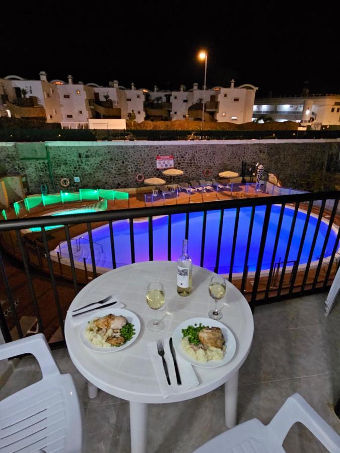 Ocean Front Cozy 2 Bedroom, 3 Beds Spacious- Netflix, Pool, Beach Lift & Fast Wifi Playa del Ingles  Luaran gambar