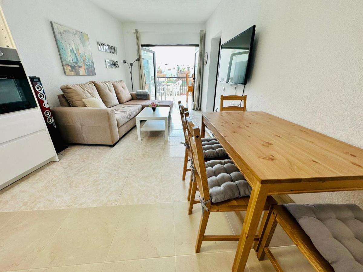 Ocean Front Cozy 2 Bedroom, 3 Beds Spacious- Netflix, Pool, Beach Lift & Fast Wifi Playa del Ingles  Luaran gambar