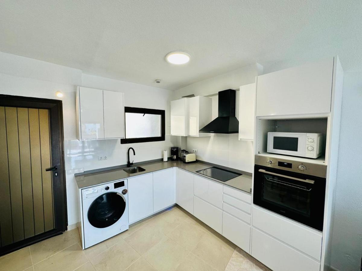 Ocean Front Cozy 2 Bedroom, 3 Beds Spacious- Netflix, Pool, Beach Lift & Fast Wifi Playa del Ingles  Luaran gambar