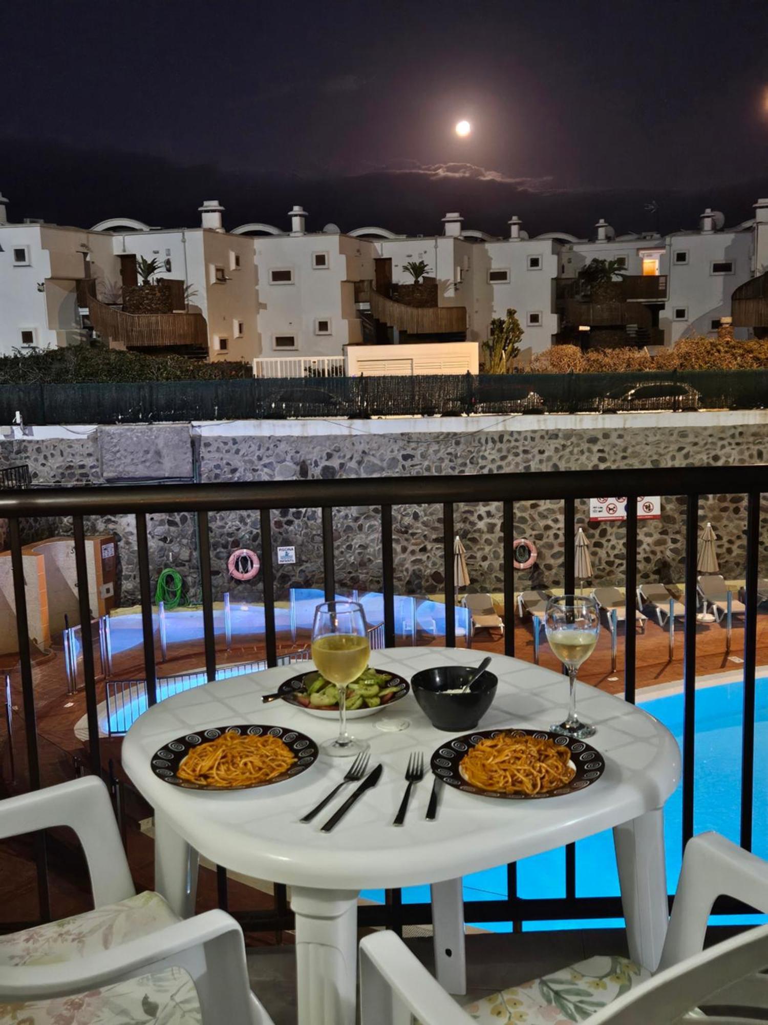 Ocean Front Cozy 2 Bedroom, 3 Beds Spacious- Netflix, Pool, Beach Lift & Fast Wifi Playa del Ingles  Luaran gambar